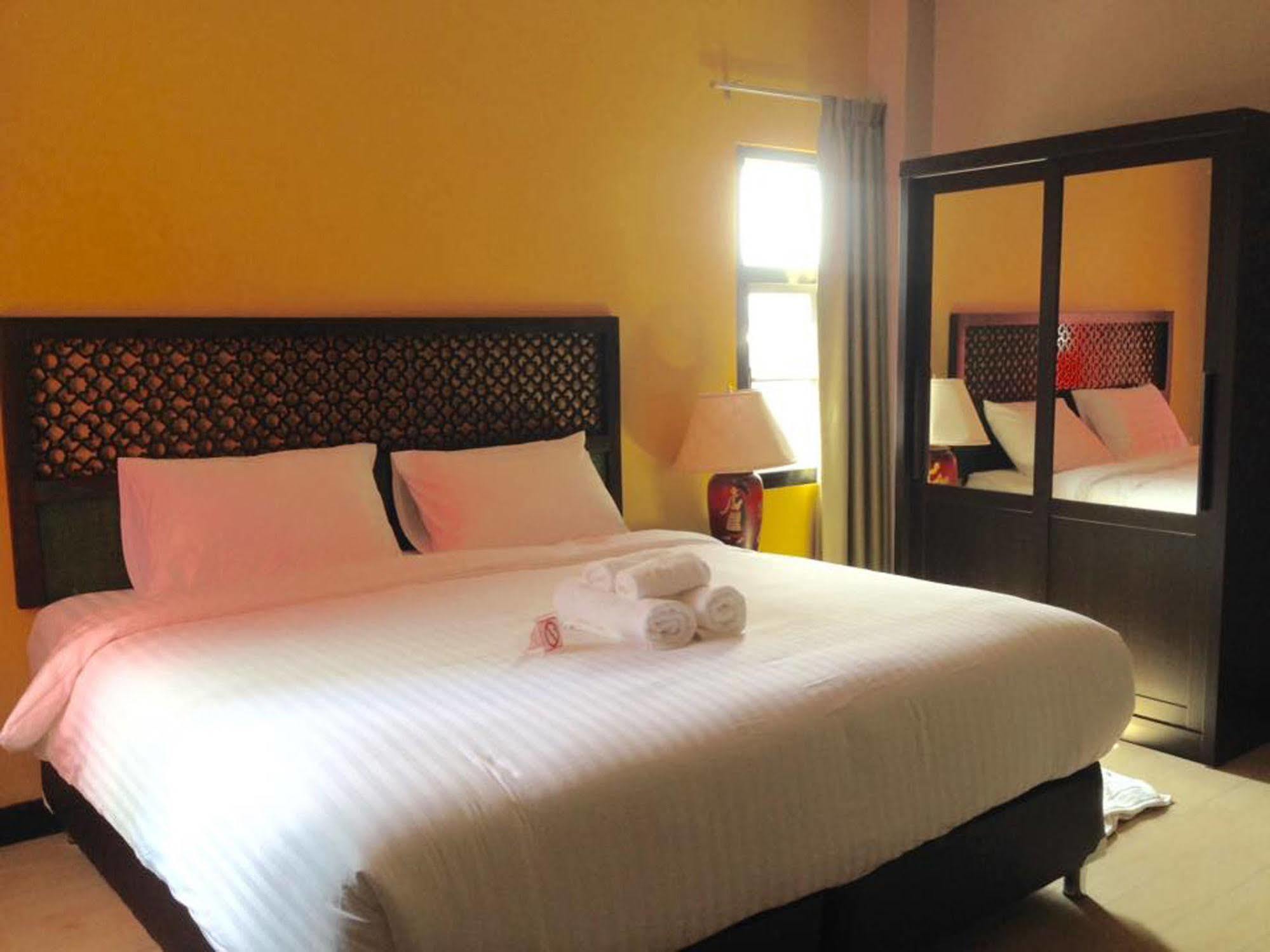 Mulberry House Hotel Pak Thong Chai Ngoại thất bức ảnh